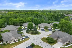 W243N2205 Deer Park Ct, Pewaukee, WI 53072 - Photo 44