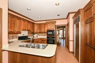 530 Park Cir, Elm Grove, WI 53122 - Photo 18