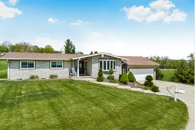 262  Castle Ter, Fontana, WI 53125 - Photo 1