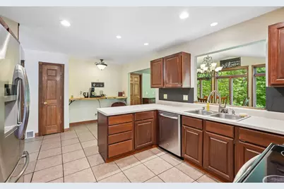 21180  Mary Lynn Dr, Brookfield, WI 53045 - Photo 10