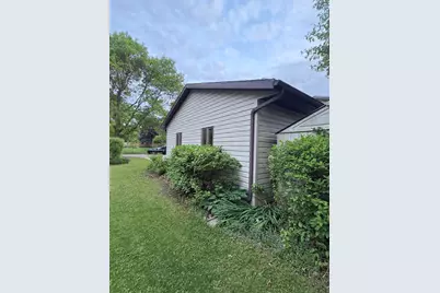 82  Eastbrook Ln, Fond du Lac, WI 54935 - Photo 4