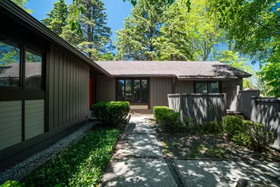 8  Pinewood Ct, Racine, WI 53402 - Photo 2