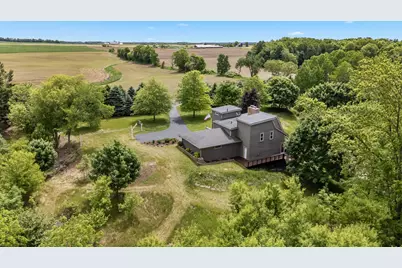 2953  Kettle Moraine Rd, Hartford, WI 53027 - Photo 2