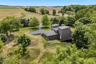 2953 Kettle Moraine Rd, Hartford, WI 53027 - Photo 2