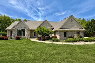 W291S5245 Ridgefield Rd, Genesee, WI 53189 - Photo 1