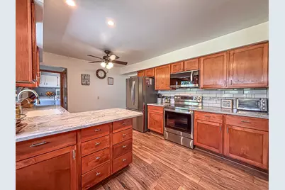 18260 W Willow Rd, New Berlin, WI 53146 - Photo 16