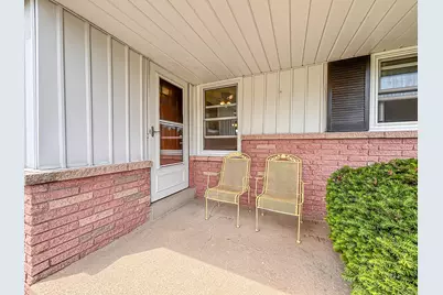 18260 W Willow Rd, New Berlin, WI 53146 - Photo 4