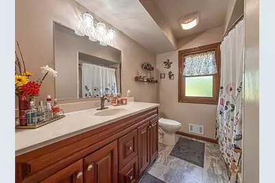 18260 W Willow Rd, New Berlin, WI 53146 - Photo 26