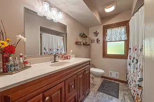 18260 W Willow Rd, New Berlin, WI 53146 - Photo 26