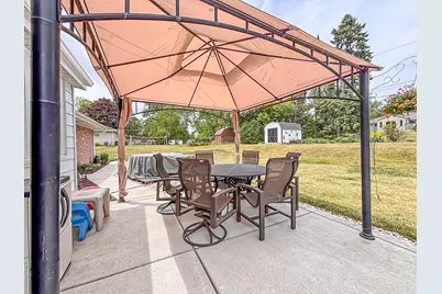 18260 W Willow Rd, New Berlin, WI 53146 - Photo 30