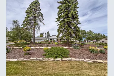 18260 W Willow Rd, New Berlin, WI 53146 - Photo 2
