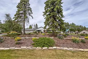 18260 W Willow Rd, New Berlin, WI 53146 - Photo 2