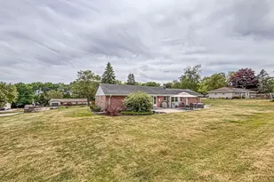 18260 W Willow Rd, New Berlin, WI 53146 - Photo 34