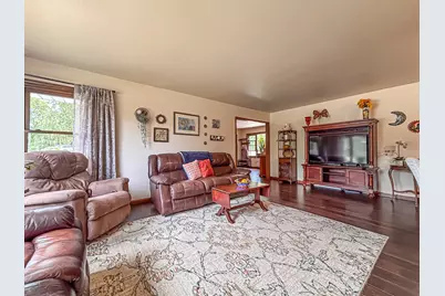 18260 W Willow Rd, New Berlin, WI 53146 - Photo 6