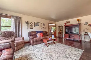 18260 W Willow Rd, New Berlin, WI 53146 - Photo 6
