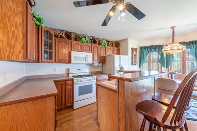 168  White Oak Ct, Racine, WI 53182 - Photo 6