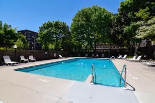 929 N Astor St, Milwaukee, WI 53202 - Photo 14