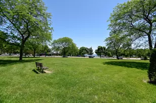 929 N Astor St, Milwaukee, WI 53202 - Photo 2