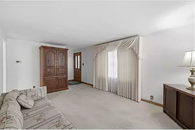 N56W5543  Sunnyside Ln, Cedarburg, WI 53012 - Photo 8