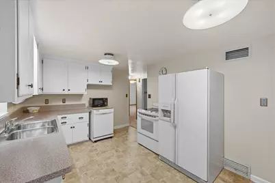 N56W5543  Sunnyside Ln, Cedarburg, WI 53012 - Photo 14