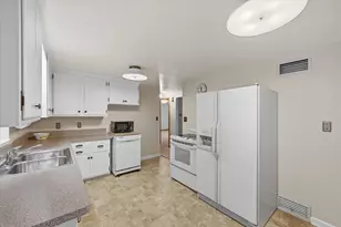 N56W5543 Sunnyside Ln, Cedarburg, WI 53012 - Photo 14