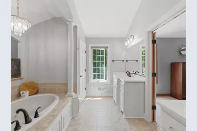 10101 N Hunt Club Ct, Mequon, WI 53097 - Photo 40