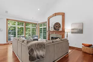 10101 N Hunt Club Ct, Mequon, WI 53097 - Photo 10