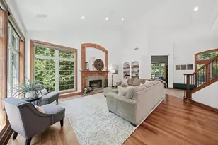 10101 N Hunt Club Ct, Mequon, WI 53097 - Photo 12