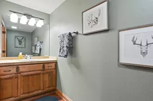 10101 N Hunt Club Ct, Mequon, WI 53097 - Photo 32