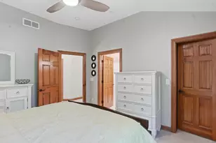 10101 N Hunt Club Ct, Mequon, WI 53097 - Photo 46