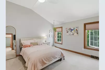 10101 N Hunt Club Ct, Mequon, WI 53097 - Photo 44
