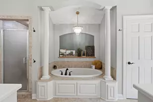 10101 N Hunt Club Ct, Mequon, WI 53097 - Photo 38