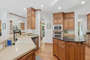 10101 N Hunt Club Ct, Mequon, WI 53097 - Photo 16