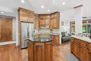 10101 N Hunt Club Ct, Mequon, WI 53097 - Photo 14