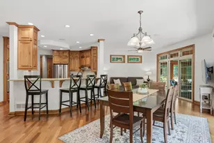 10101 N Hunt Club Ct, Mequon, WI 53097 - Photo 20