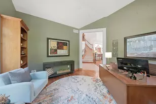 10101 N Hunt Club Ct, Mequon, WI 53097 - Photo 6