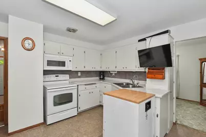 803 W Washington Ave, Waukesha, WI 53188 - Photo 2
