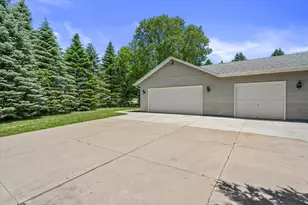 620 Prairie View Dr, North Prairie, WI 53153 - Photo 4