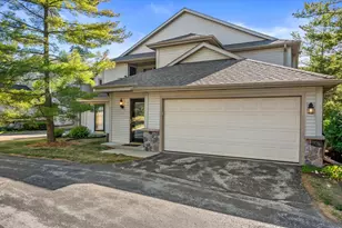 2264 Circle Ridge, Delafield, WI 53018 - Photo 1