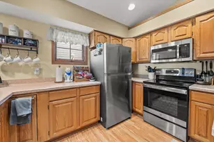 2264 Circle Ridge Rd, Delafield, WI 53018 - Photo 6