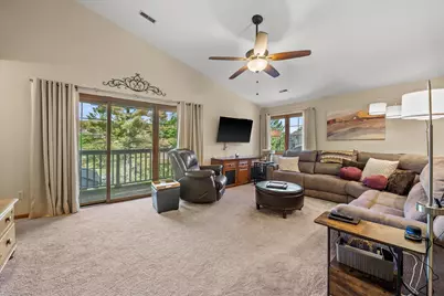 2264  Circle Rdg #D, Delafield, WI 53018 - Photo 2