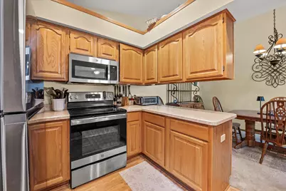 2264  Circle Rdg #D, Delafield, WI 53018 - Photo 4