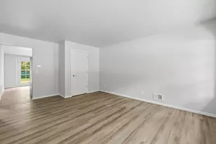 513 Bender Rd, West Bend, WI 53090 - Photo 10