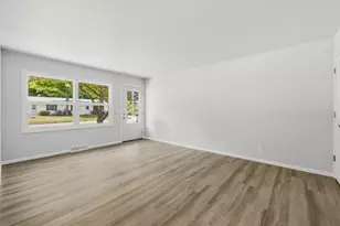 513 Bender Rd, West Bend, WI 53090 - Photo 20