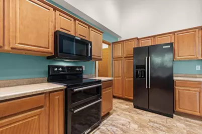 1320  West Heights Ct, West Bend, WI 53095 - Photo 10