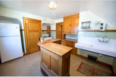 936 S 77th St, West Allis, WI 53214 - Photo 18
