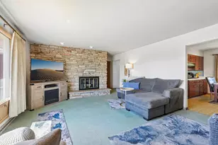 W130N6219 River Dr, Menomonee Falls, WI 53051 - Photo 4