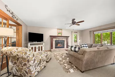W245N6061  Maris Dr, Sussex, WI 53089 - Photo 8