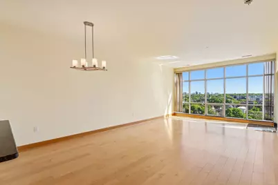 1550 E Royall Pl #Unit 911, Milwaukee, WI 53202 - Photo 4