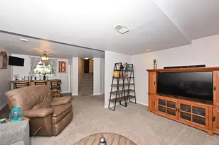 1021 Eton Ct, Hartland, WI 53029 - Photo 28